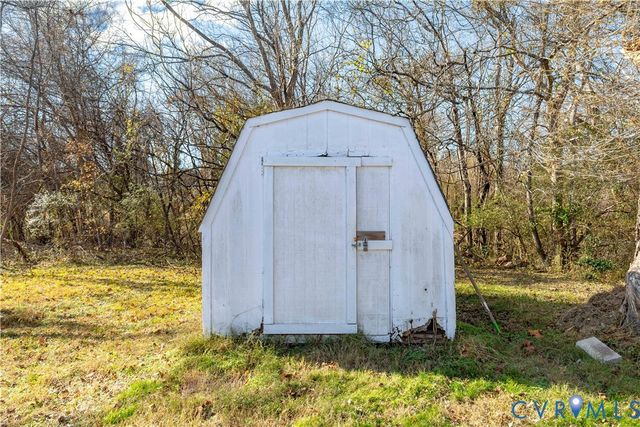 32 Seaboard St, Petersburg, VA 23803