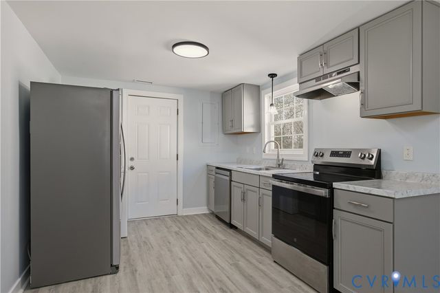 32 Seaboard St, Petersburg, VA 23803