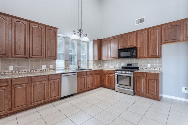 1240 Hayden Lane, Savannah, TX 76227