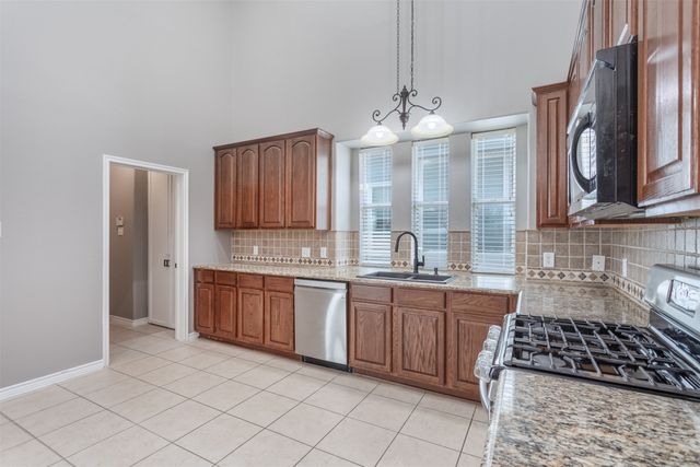 1240 Hayden Lane, Savannah, TX 76227