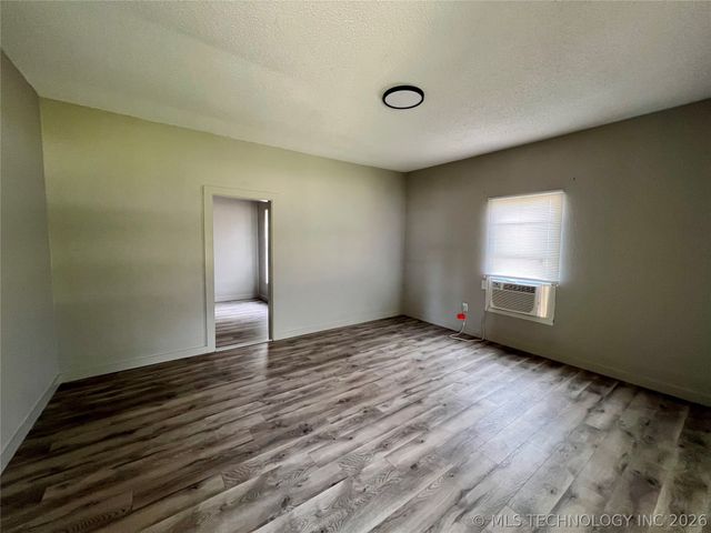 105 S Maytubby Street, Kingston, OK 73439