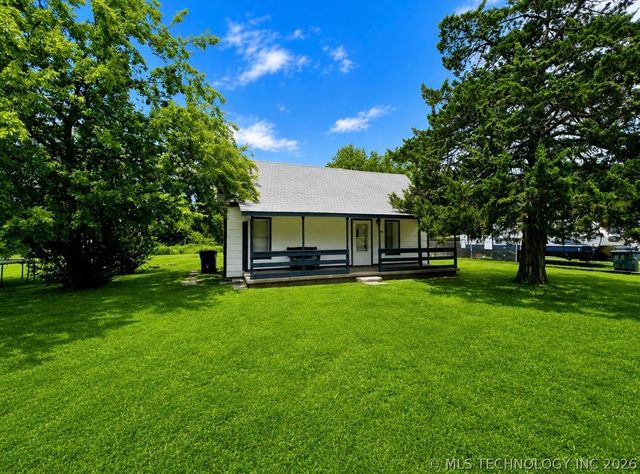 105 S Maytubby Street, Kingston, OK 73439
