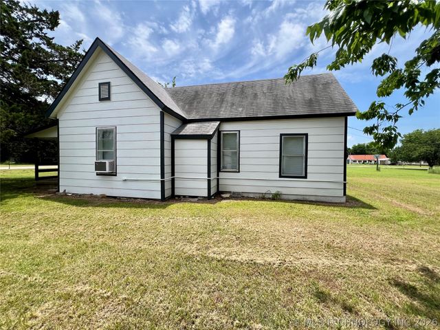 105 S Maytubby Street, Kingston, OK 73439