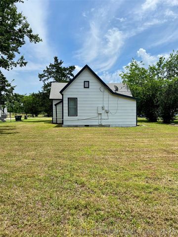 105 S Maytubby Street, Kingston, OK 73439