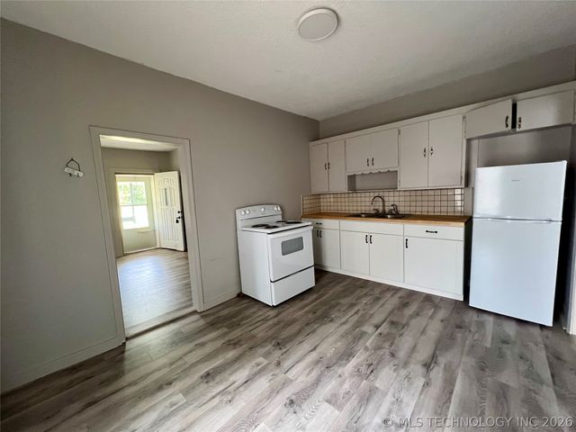 105 S Maytubby Street, Kingston, OK 73439