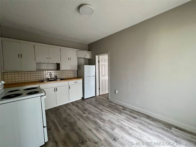 105 S Maytubby Street, Kingston, OK 73439