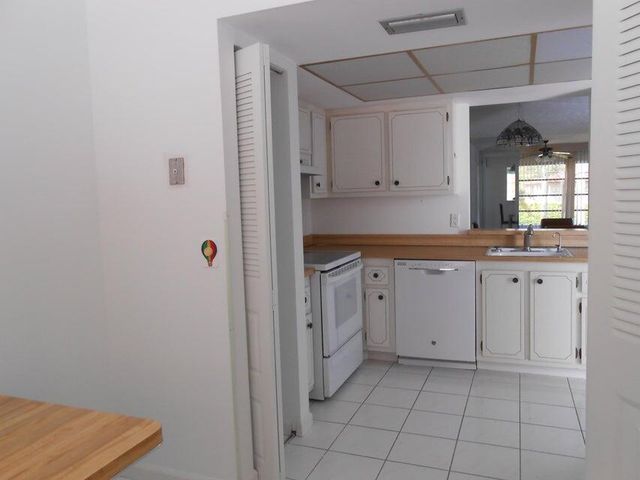 12 Willowbrook Lane 201, Delray Beach, FL 33446