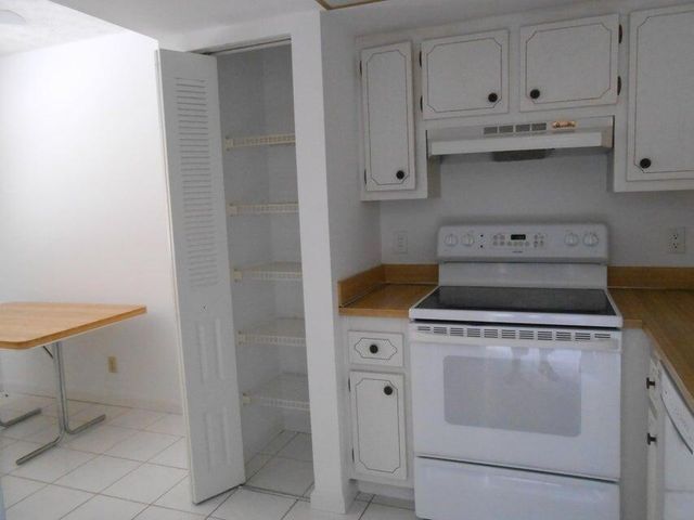 12 Willowbrook Lane 201, Delray Beach, FL 33446