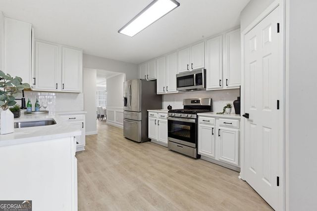 7054 Cavender Drive SW, Atlanta, GA 30331