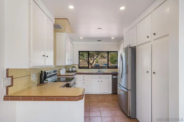 1117 Solana Dr., Del Mar, CA 92014