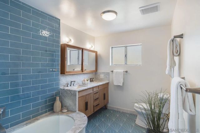 1117 Solana Dr., Del Mar, CA 92014