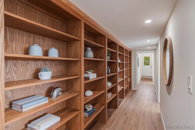 1117 Solana Dr., Del Mar, CA 92014