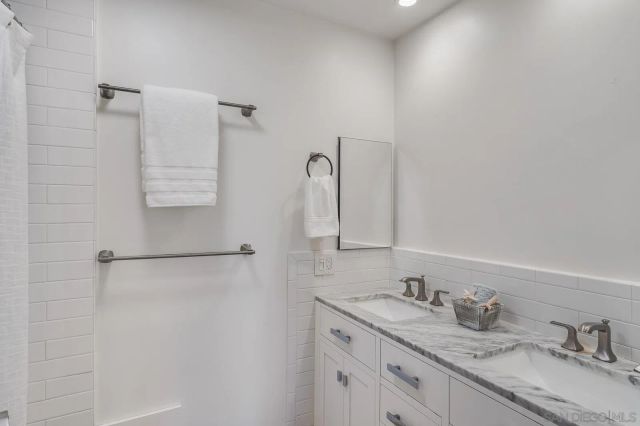 1117 Solana Dr., Del Mar, CA 92014