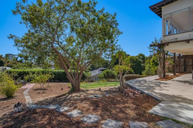 1117 Solana Dr., Del Mar, CA 92014