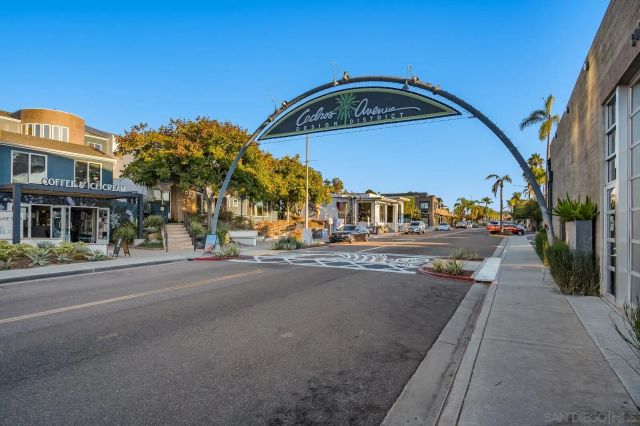 1117 Solana Dr., Del Mar, CA 92014