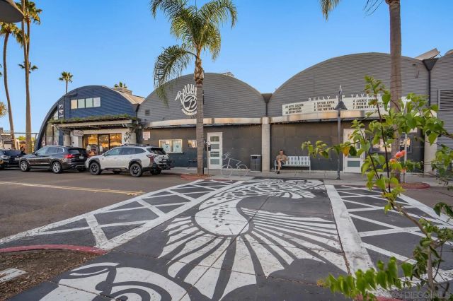 1117 Solana Dr., Del Mar, CA 92014