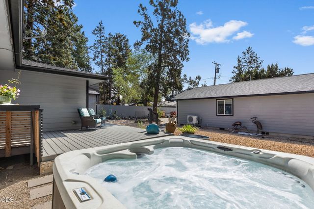 647 NE Lafayette Avenue A, B, Bend, OR 97701