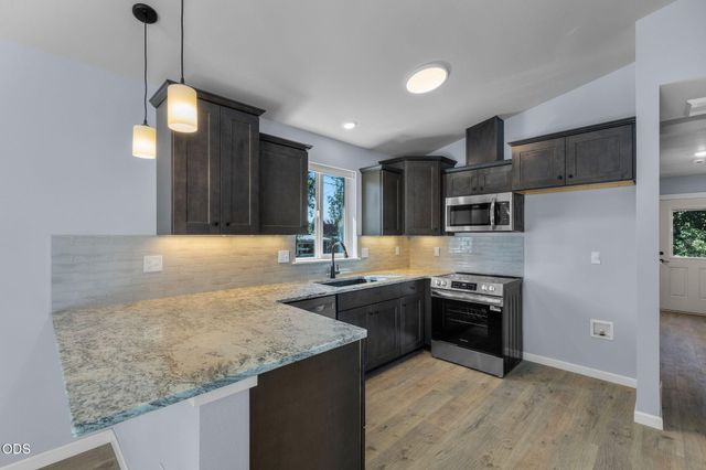 647 NE Lafayette Avenue A, B, Bend, OR 97701