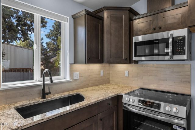 647 NE Lafayette Avenue A, B, Bend, OR 97701