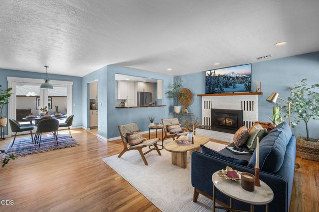 647 NE Lafayette Avenue A, B, Bend, OR 97701