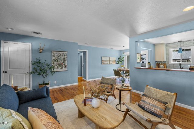 647 NE Lafayette Avenue A, B, Bend, OR 97701