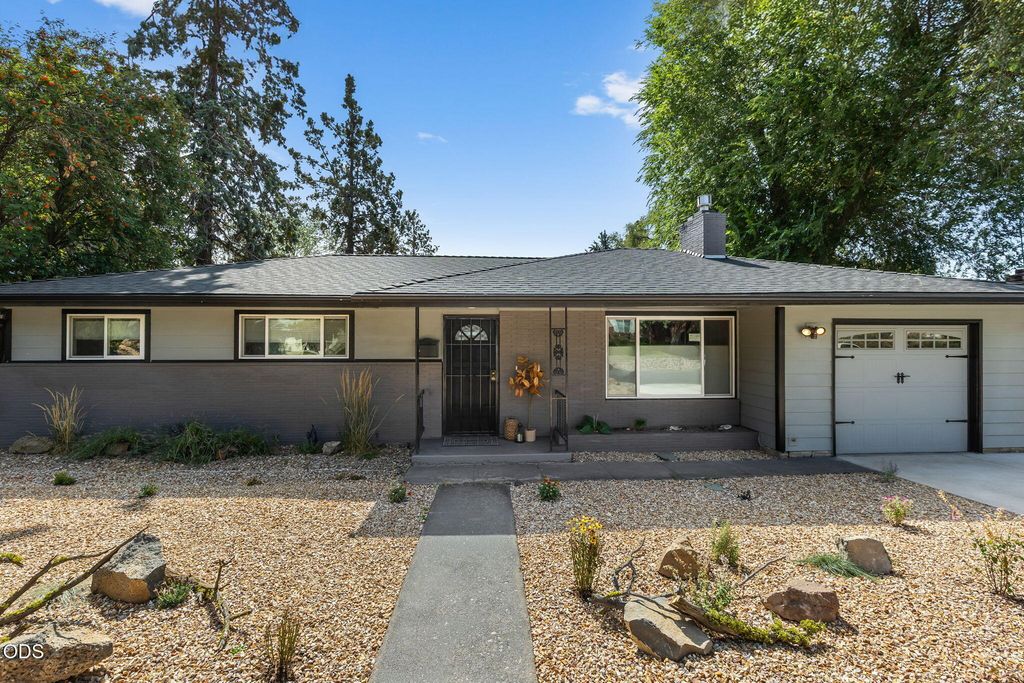 647 NE Lafayette Avenue A, B, Bend, OR 97701