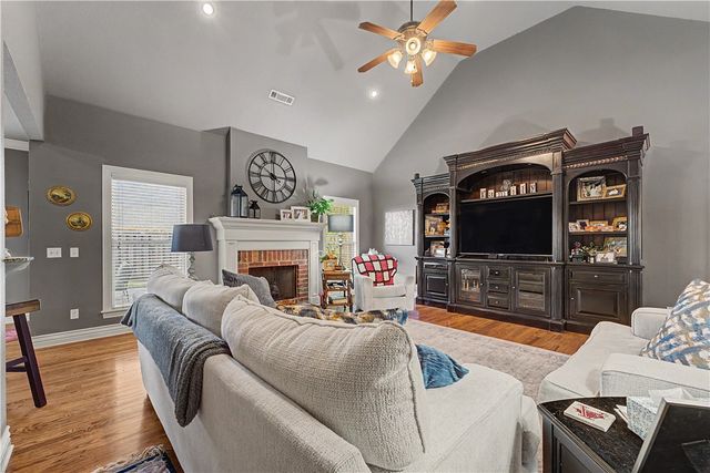 4295 W Coneflower Place, Fayetteville, AR 72704