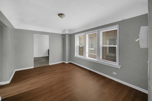 1126 E 81st Place 1, Chicago, IL 60619