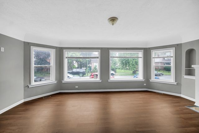 1126 E 81st Place 1, Chicago, IL 60619
