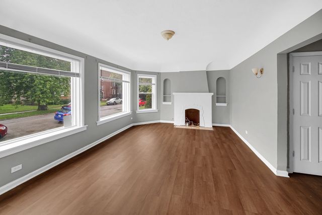 1126 E 81st Place 1, Chicago, IL 60619