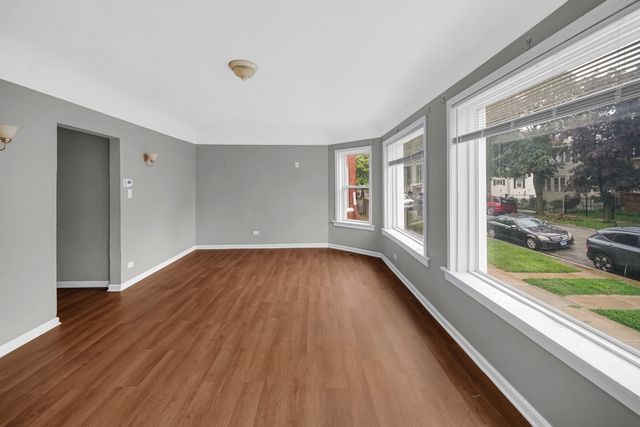 1126 E 81st Place 1, Chicago, IL 60619