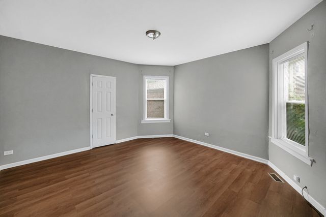 1126 E 81st Place 1, Chicago, IL 60619
