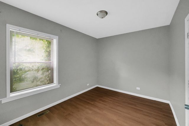 1126 E 81st Place 1, Chicago, IL 60619