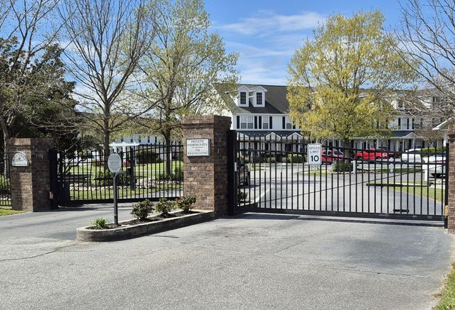 211 Hemingway Circle, Summerville, SC 29483