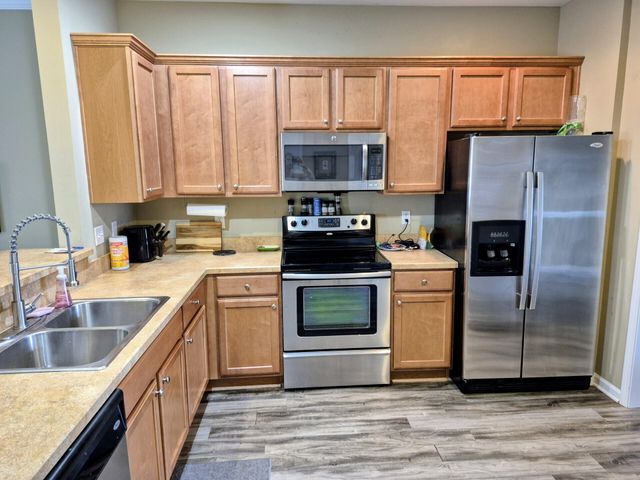 211 Hemingway Circle, Summerville, SC 29483