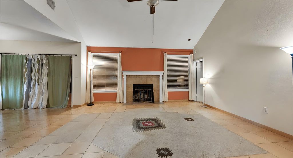 9111 Hazelhurst DR, Austin, TX 78729