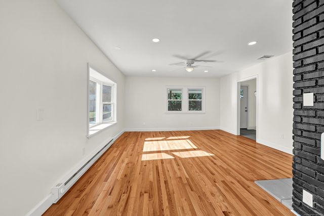 7 Albert Road, Danbury, CT 06811