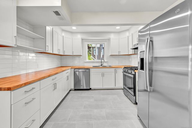 7 Albert Road, Danbury, CT 06811