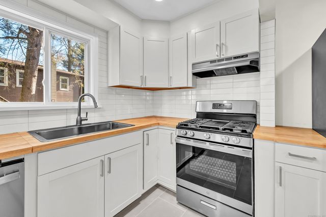 7 Albert Road, Danbury, CT 06811