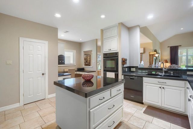 2422 Founders CIR, Spicewood, TX 78669
