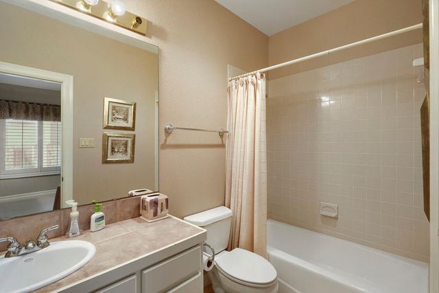 2422 Founders CIR, Spicewood, TX 78669