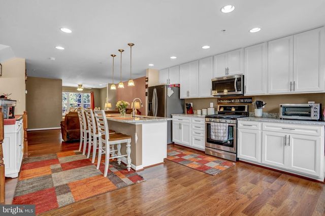 9956 RAVENHURST RD, Middle River, MD 21220