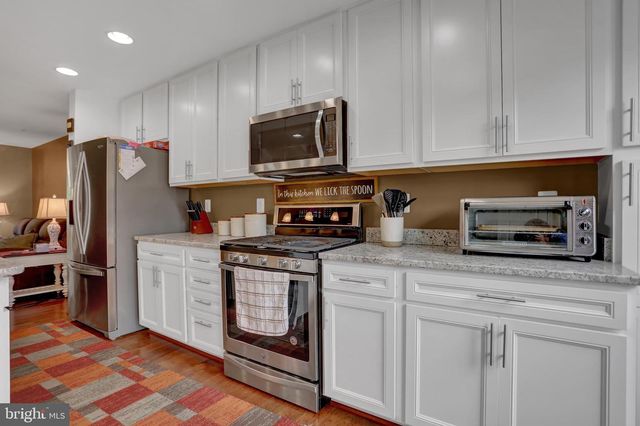 9956 RAVENHURST RD, Middle River, MD 21220