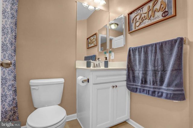 9956 RAVENHURST RD, Middle River, MD 21220