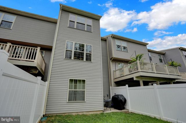 9956 RAVENHURST RD, Middle River, MD 21220