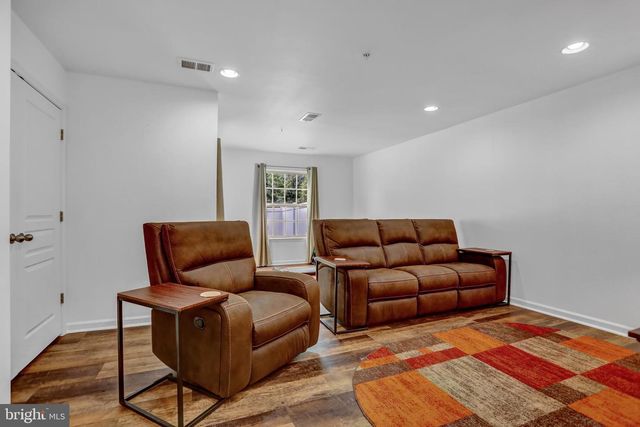 9956 RAVENHURST RD, Middle River, MD 21220