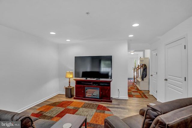 9956 RAVENHURST RD, Middle River, MD 21220