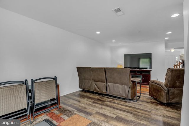 9956 RAVENHURST RD, Middle River, MD 21220