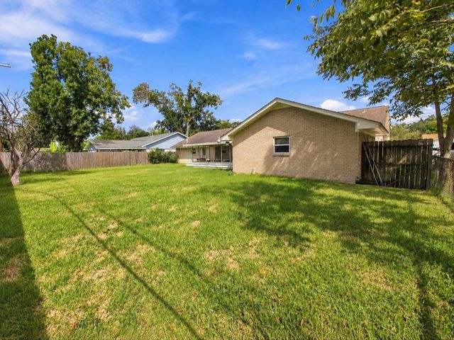 2104 French Place, Baytown, TX 77520