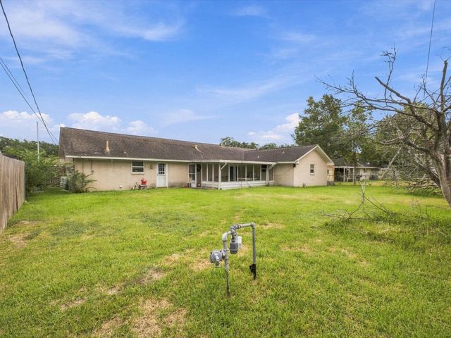 2104 French Place, Baytown, TX 77520